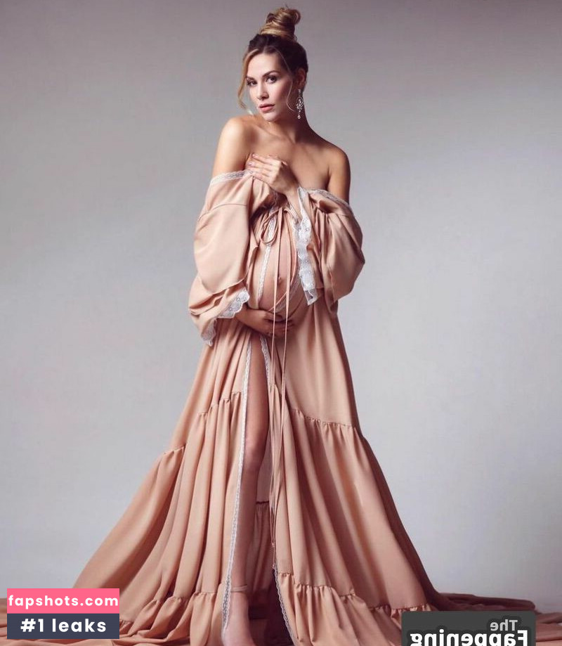 Allison Holker nude babe gallery