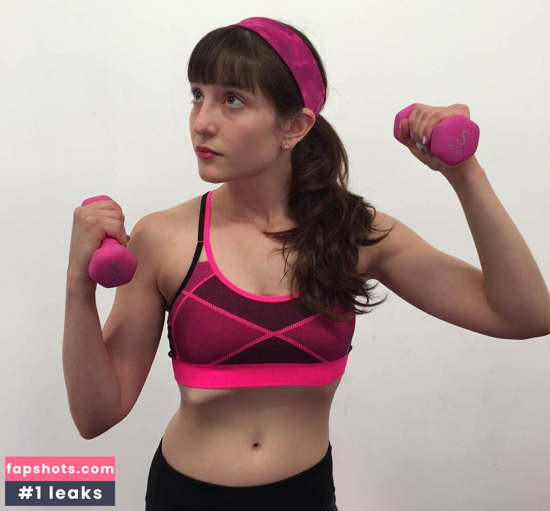 Allison Raskin nude babe gallery