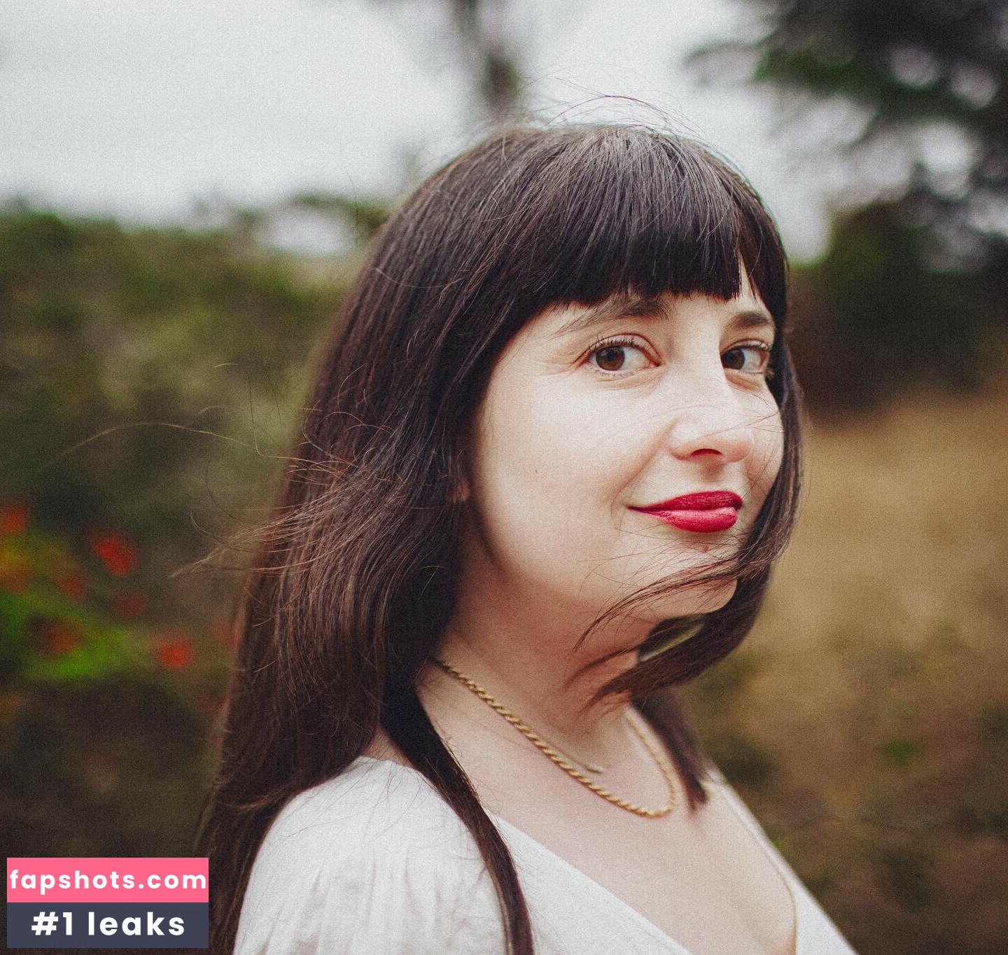 Allison Raskin gallery photo #16