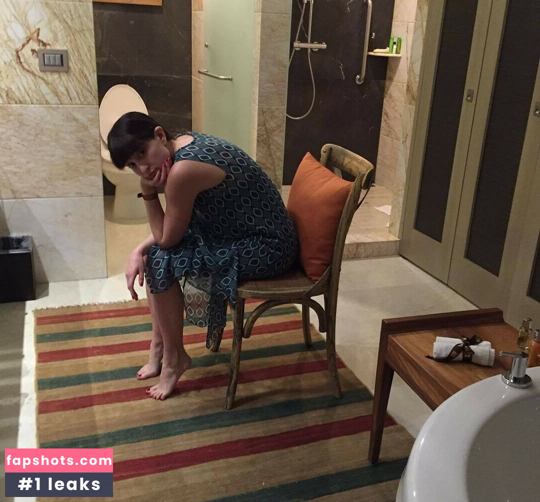 Allison Raskin gallery photo #18