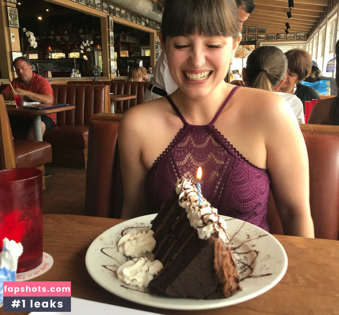 Allison Raskin gallery photo #30