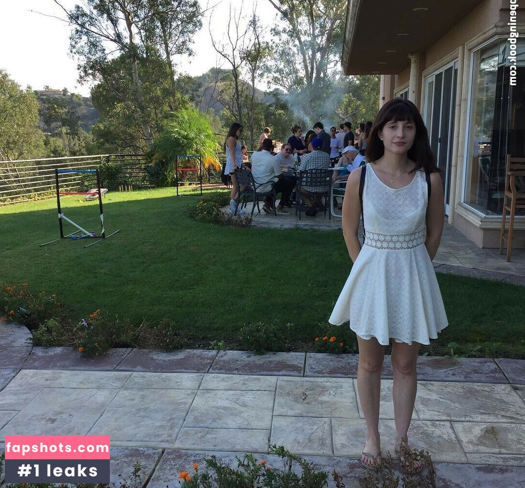 Allison Raskin gallery photo #8