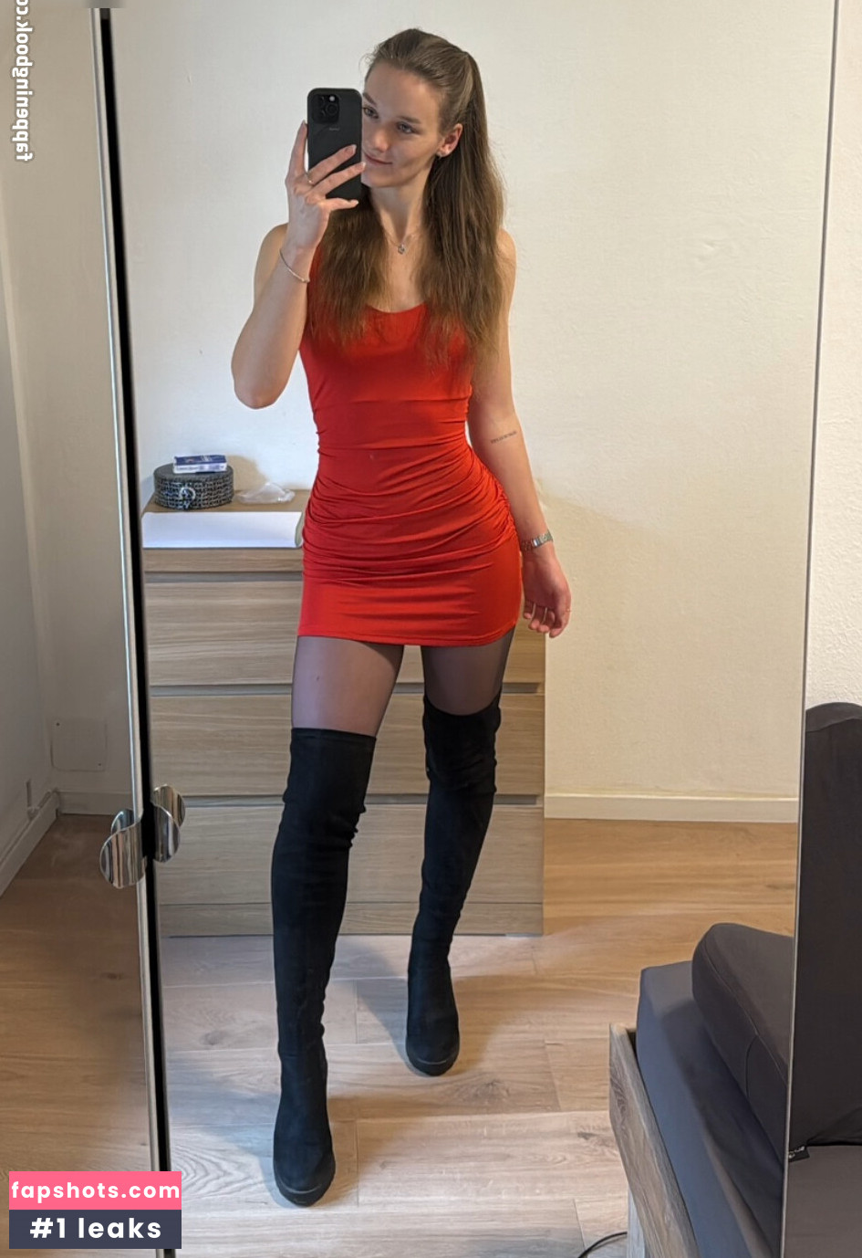 ally.hrng gallery photo #3