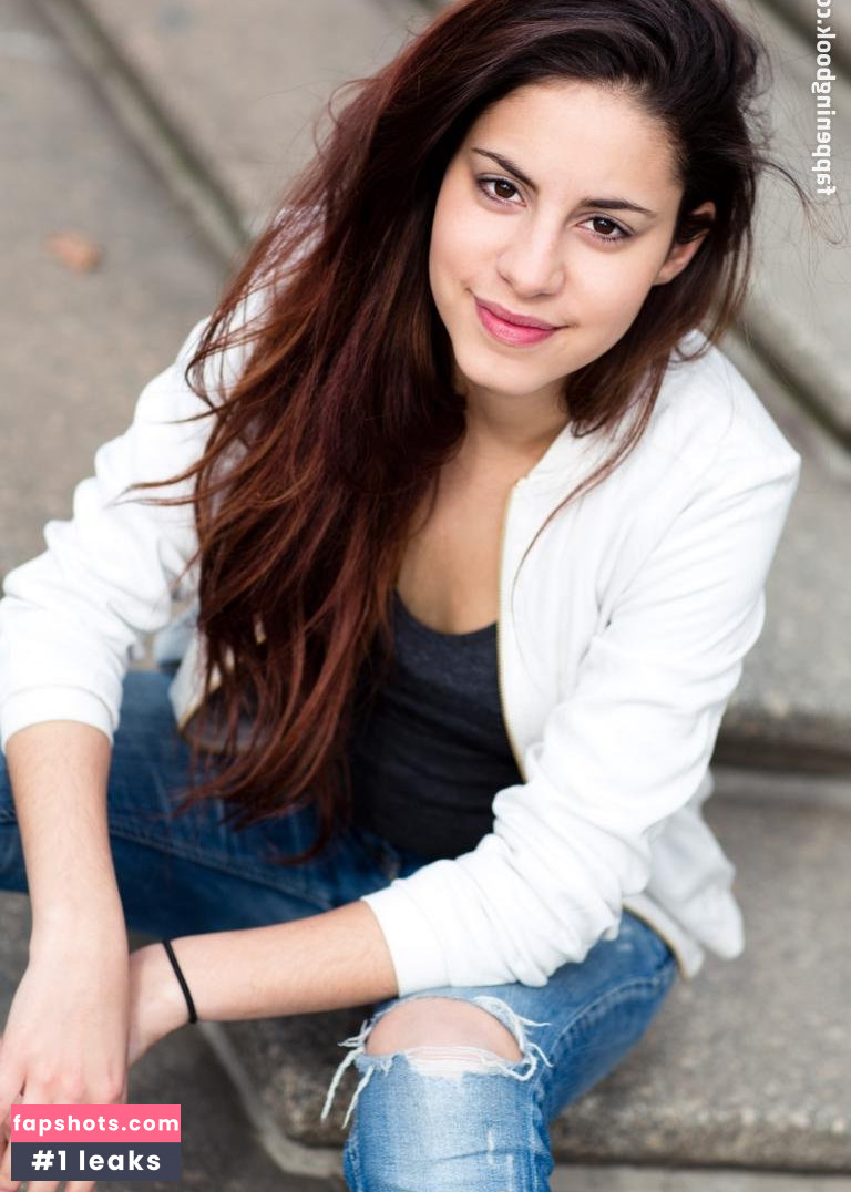 Almila Bagriacik gallery photo #24