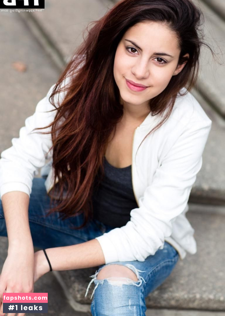 Almila Bagriacik gallery photo #10