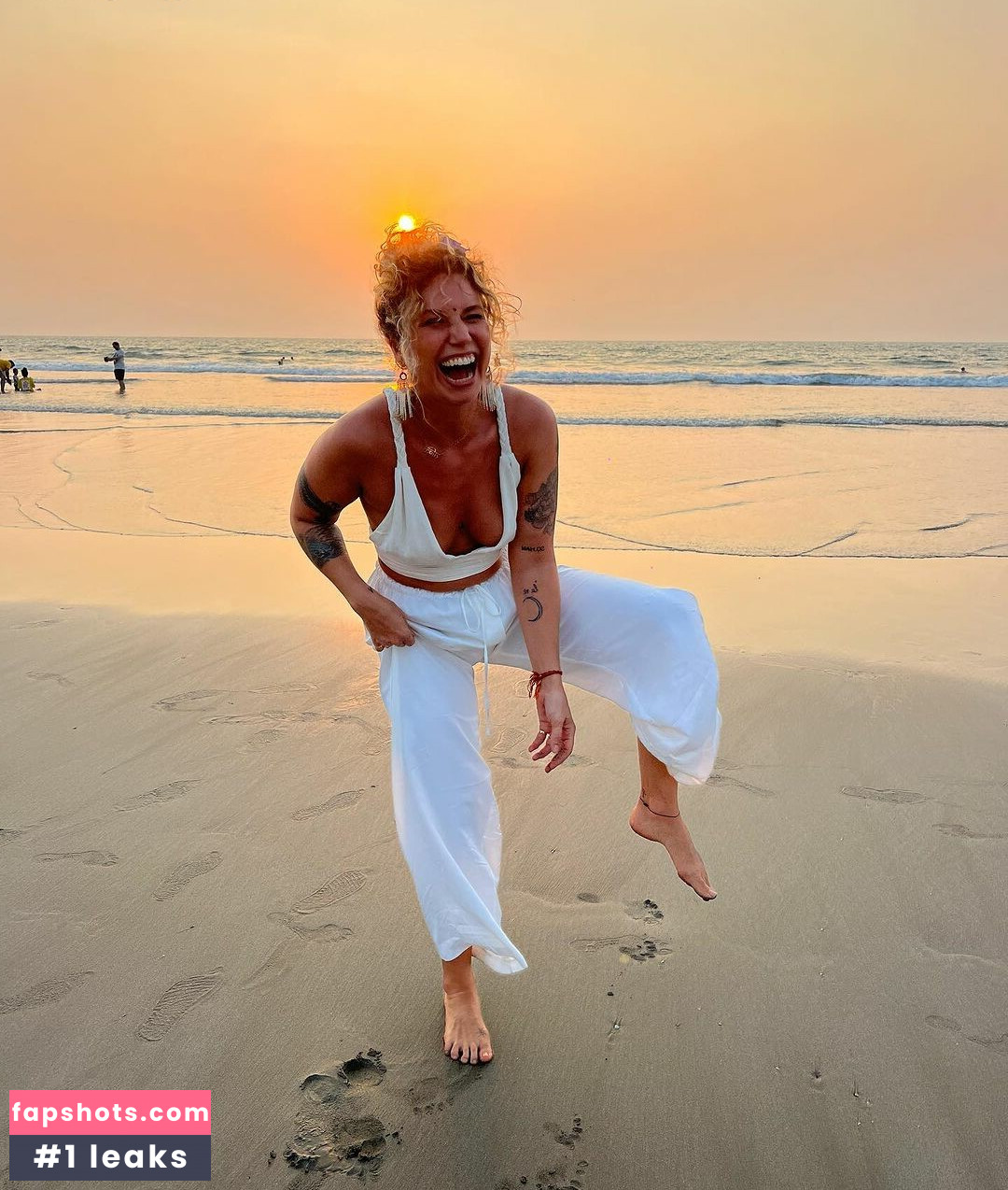 Aloha Auryn gallery photo #3