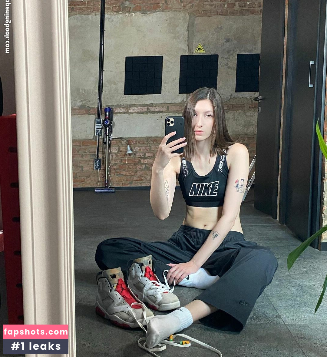 Aloona Larionova gallery photo #26