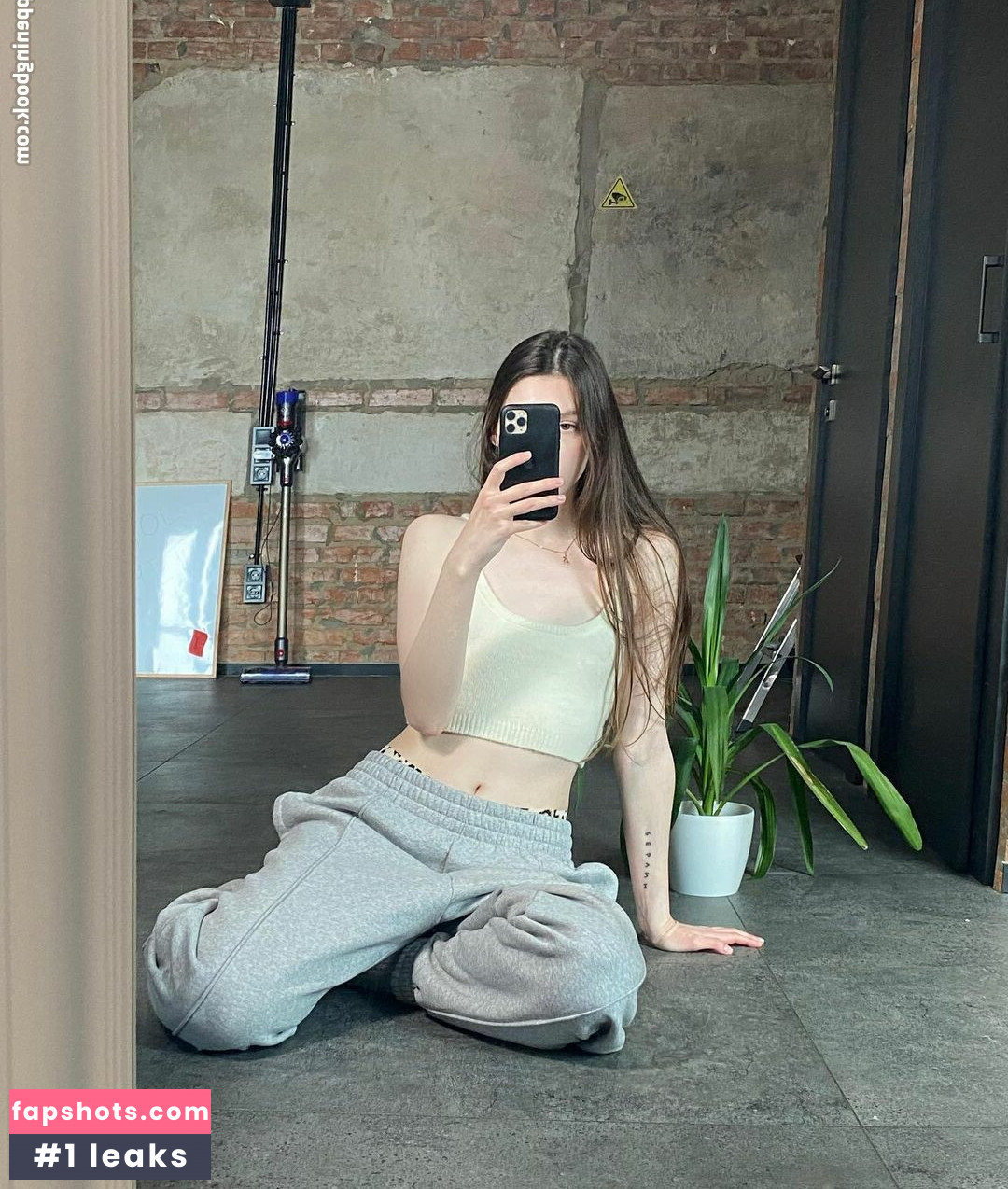 Aloona Larionova gallery photo #31