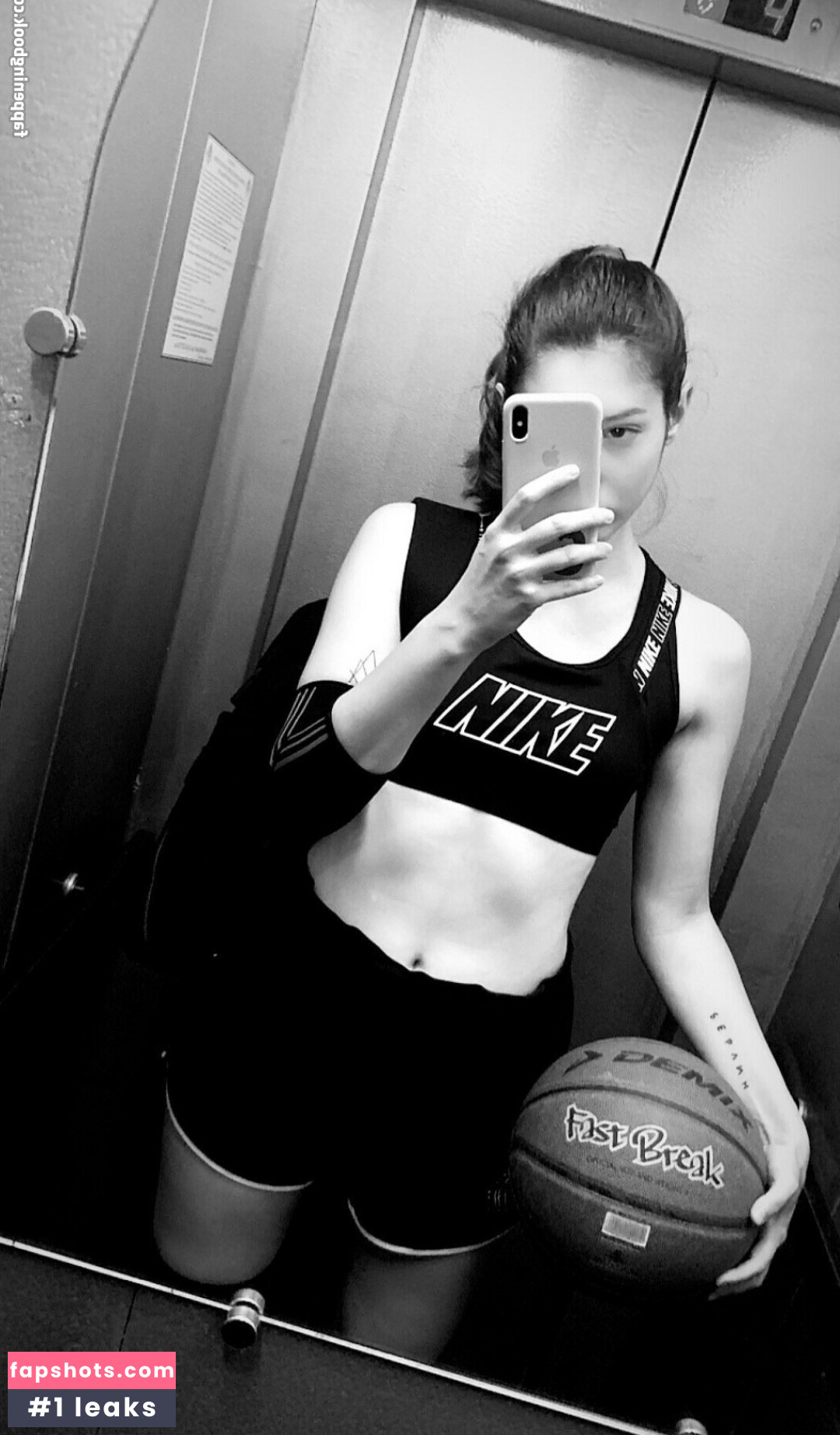 Aloona Larionova gallery photo #32