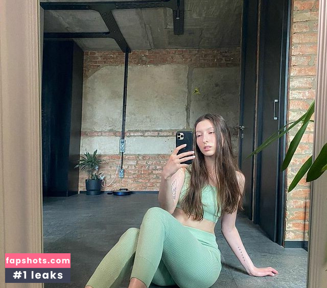 Aloona Larionova gallery photo #34