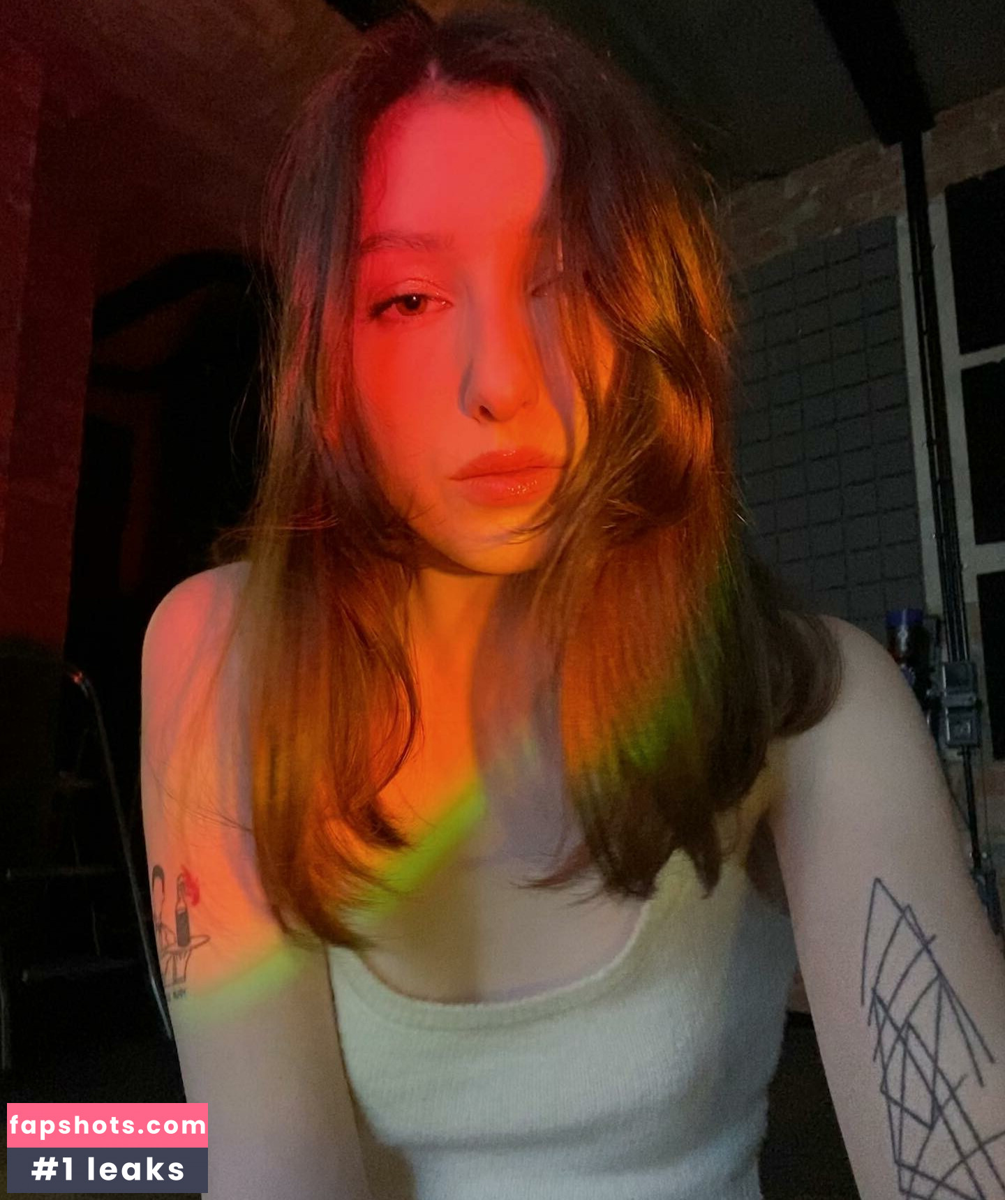 Aloona Larionova gallery photo #9