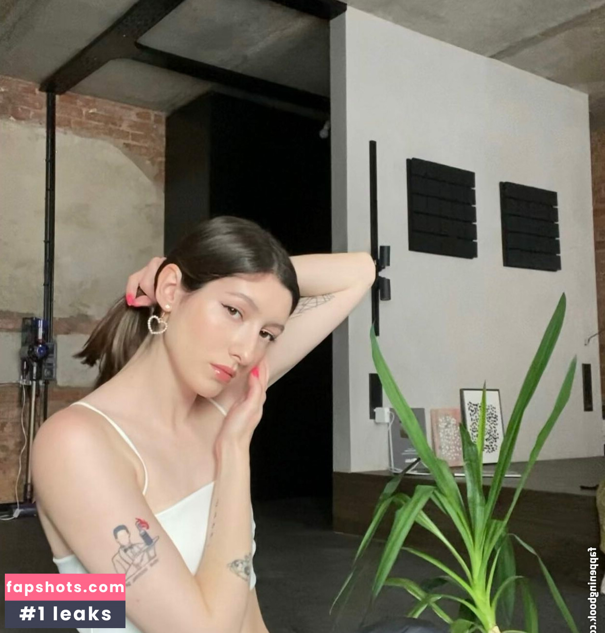 Aloona Larionova gallery photo #10