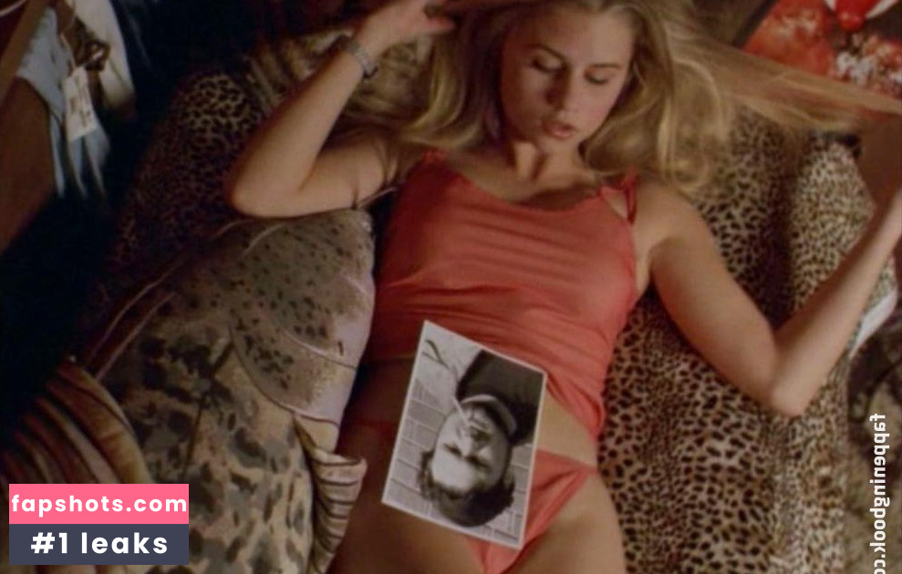 Alycia Purrott gallery photo #2