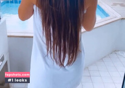 Alyne Lary gallery photo #11