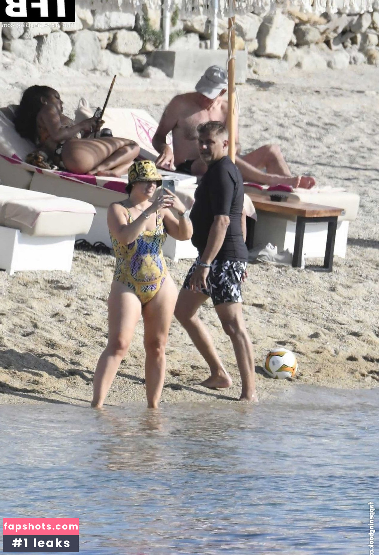 Alysha Behague gallery photo #12