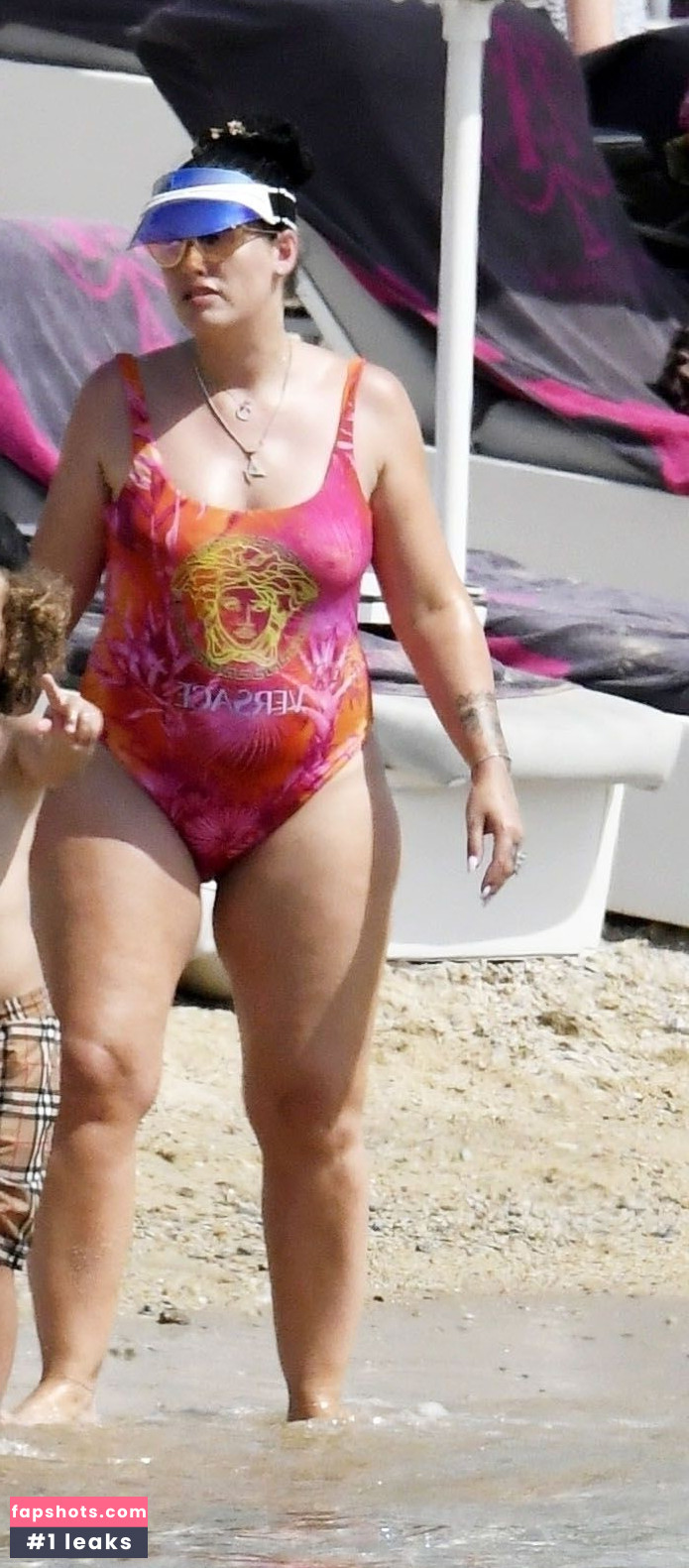 Alysha Behague gallery photo #15