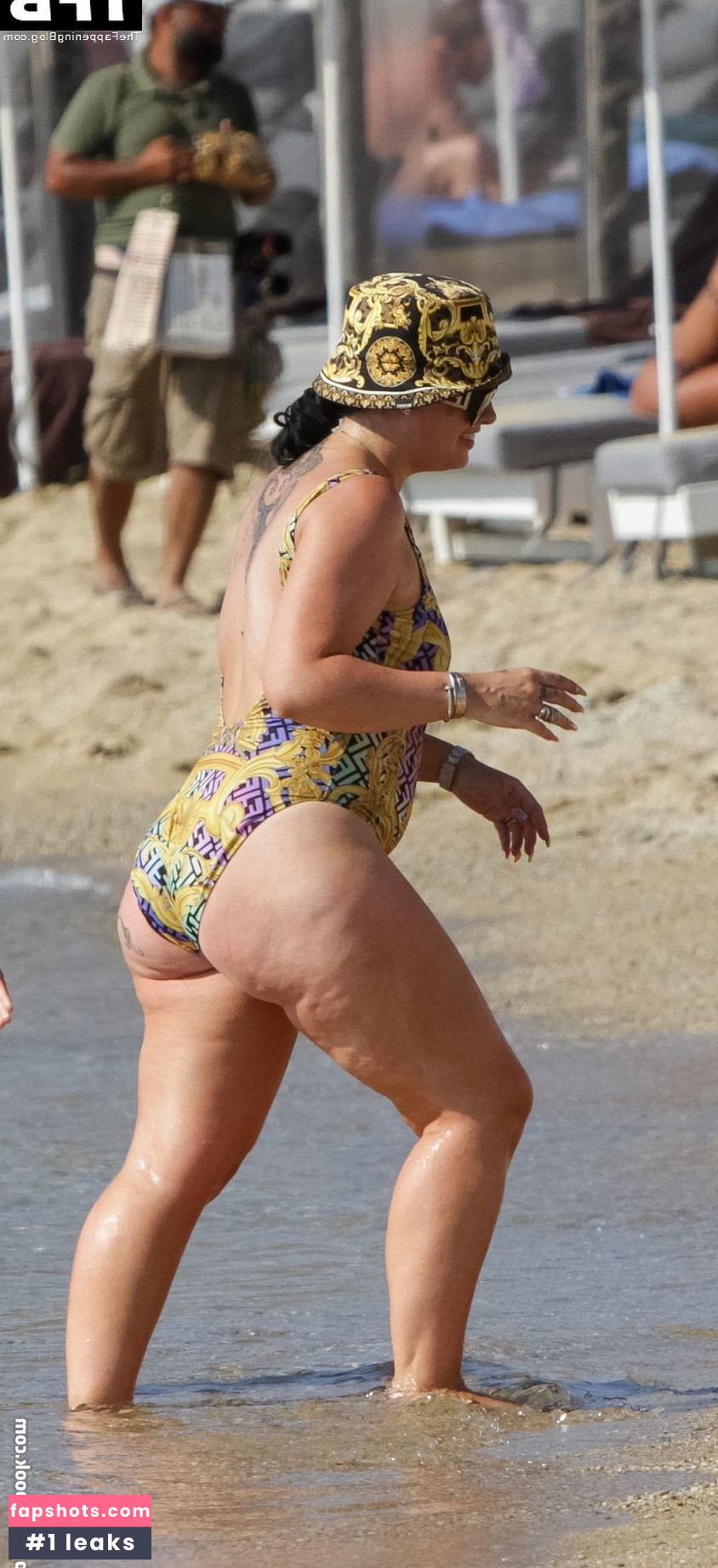 Alysha Behague gallery photo #8