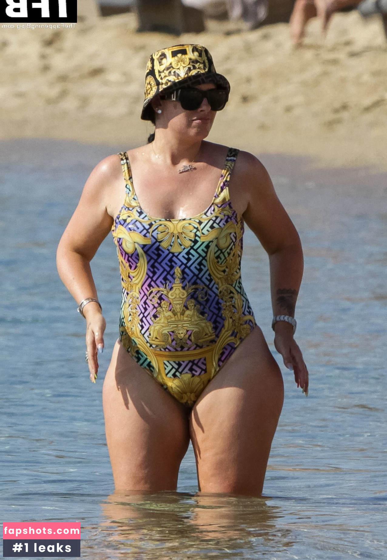 Alysha Behague gallery photo #10