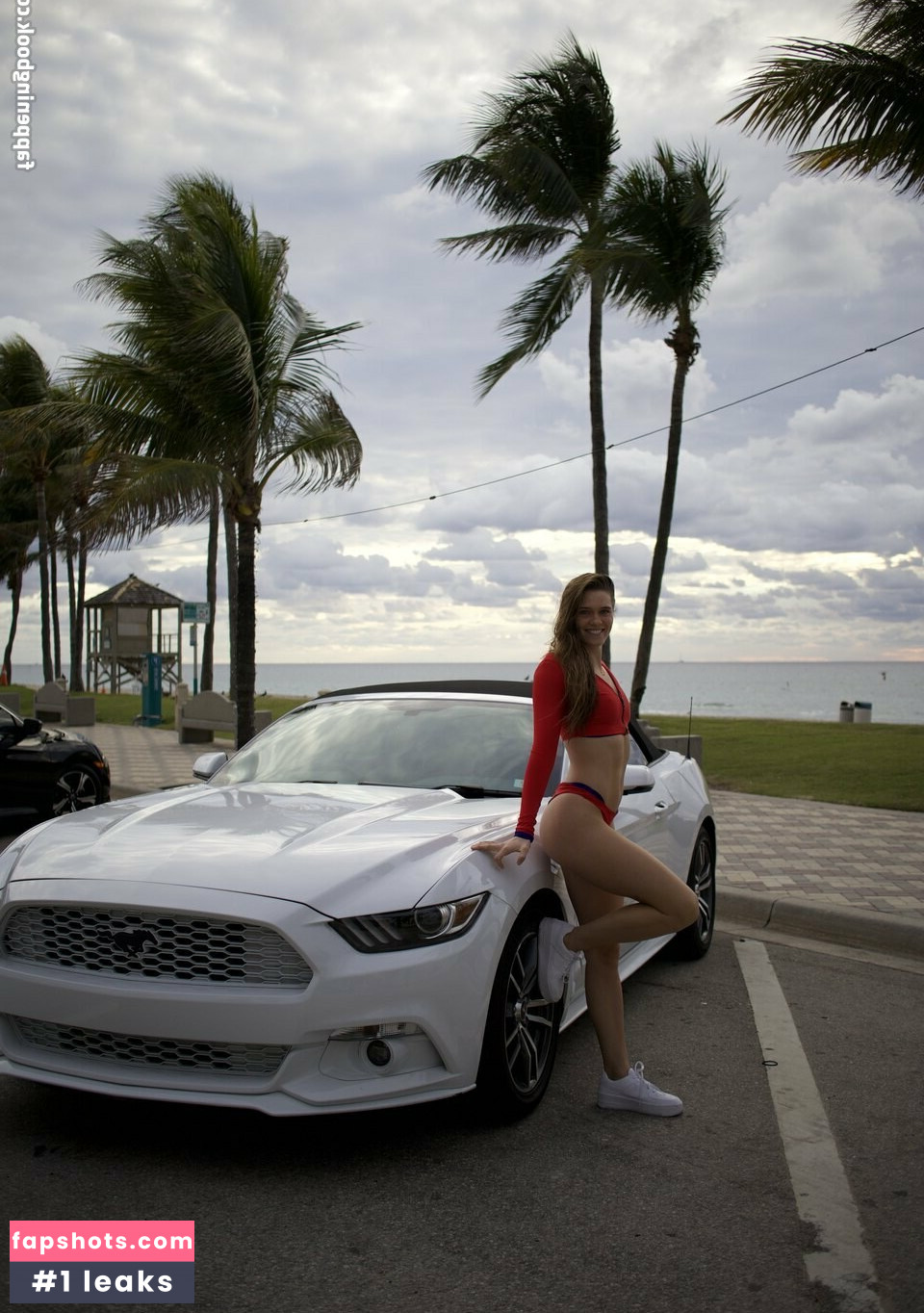 Alysha Newman gallery photo #34