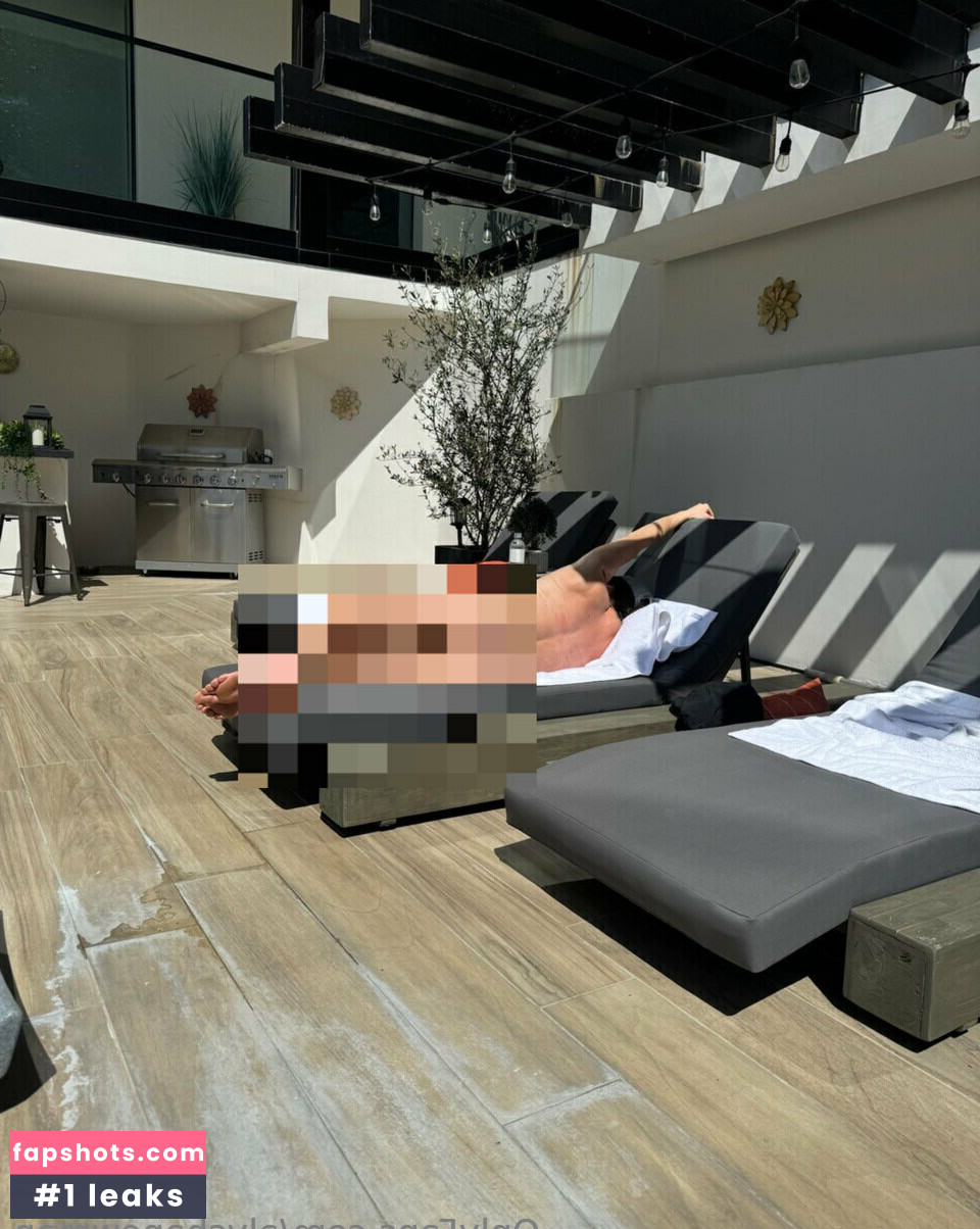 Alysha Newman gallery photo #39