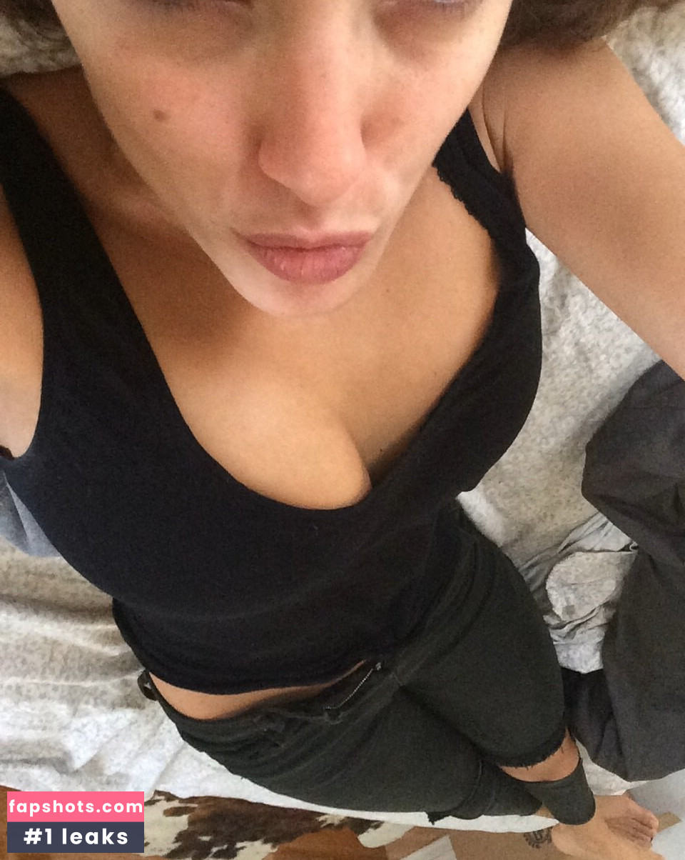 Alyssa Arce gallery photo #1020