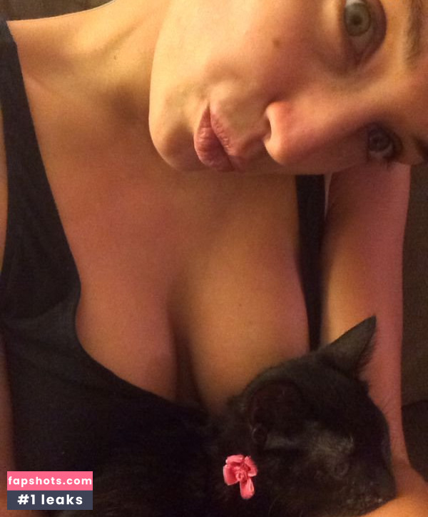 Alyssa Arce gallery photo #1031