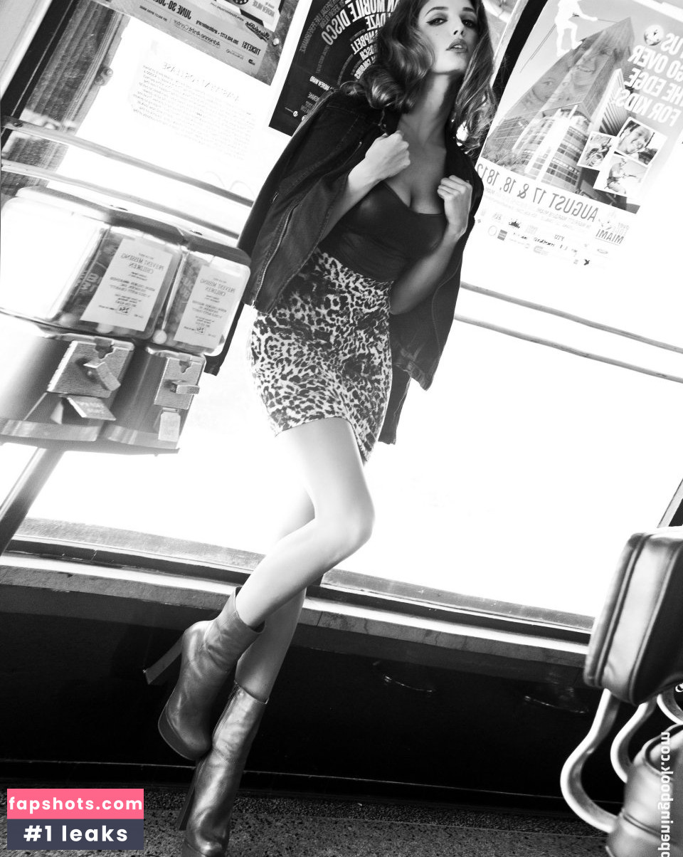 Alyssa Arce gallery photo #828