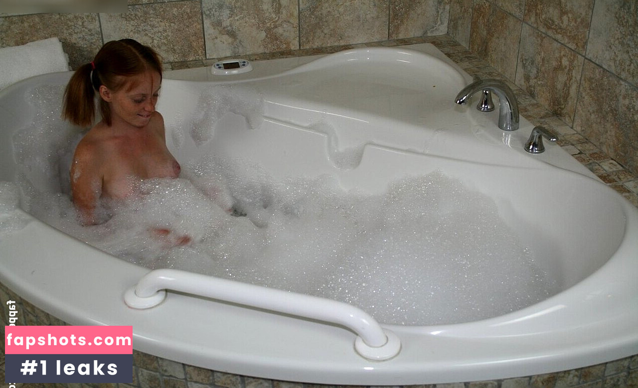 Alyssa Hart gallery photo #5