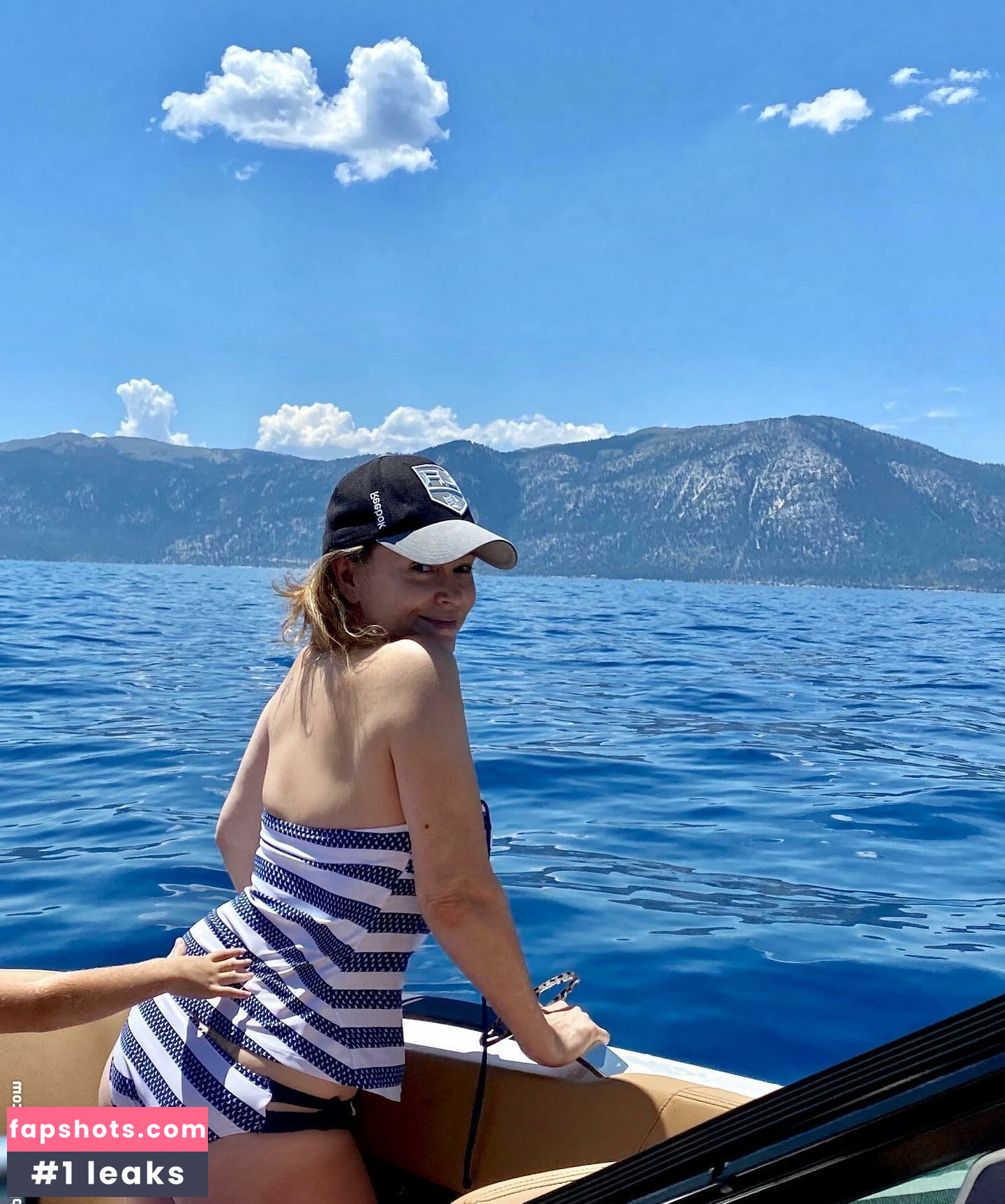 Alyssa Milano gallery photo #108