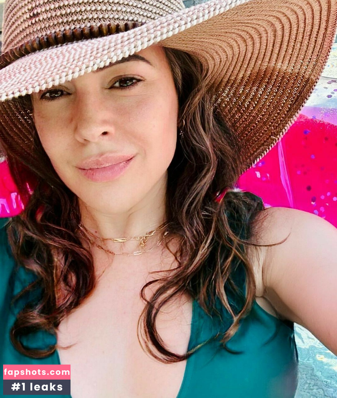 Alyssa Milano gallery photo #75