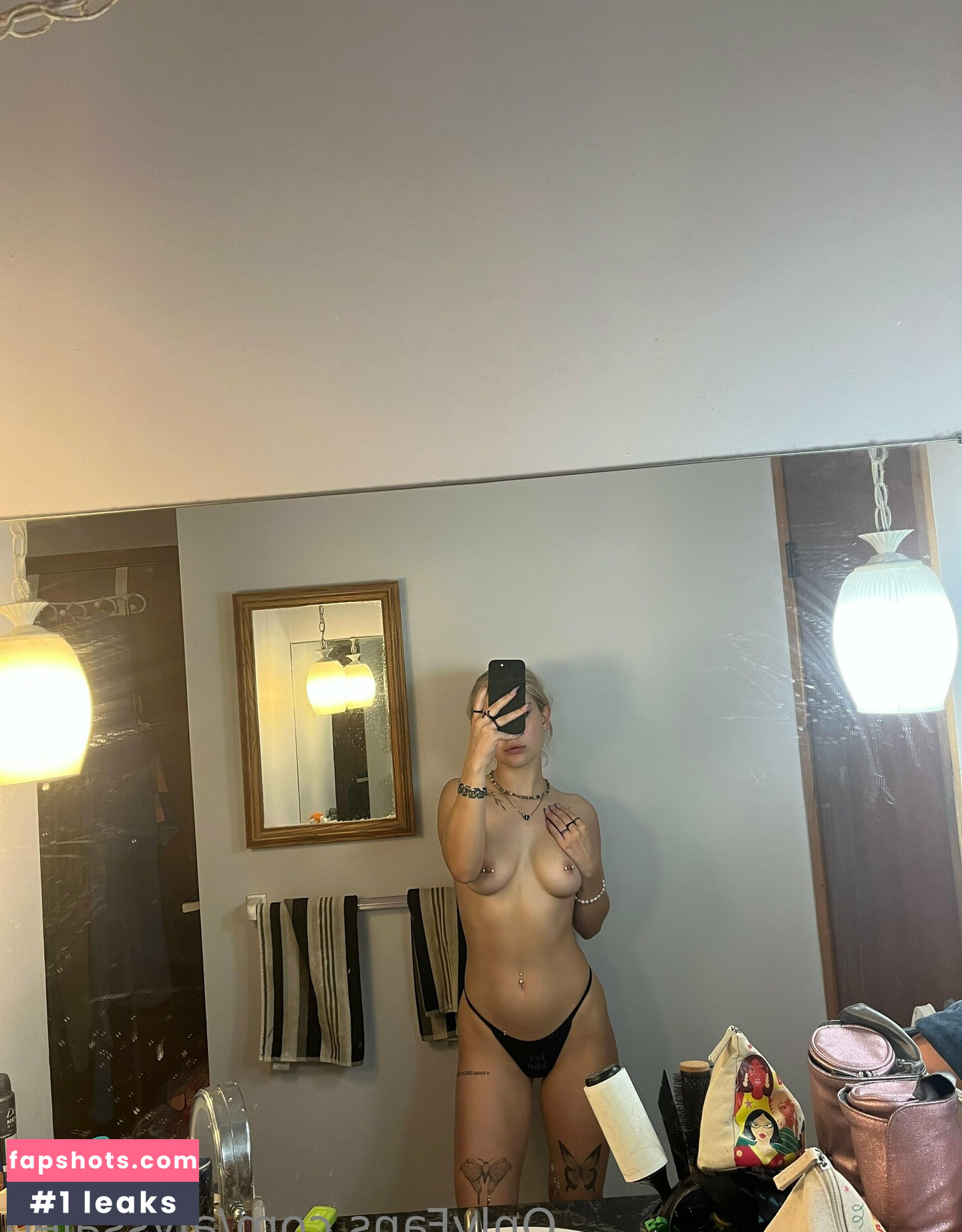 AlyssaLeo gallery photo #60