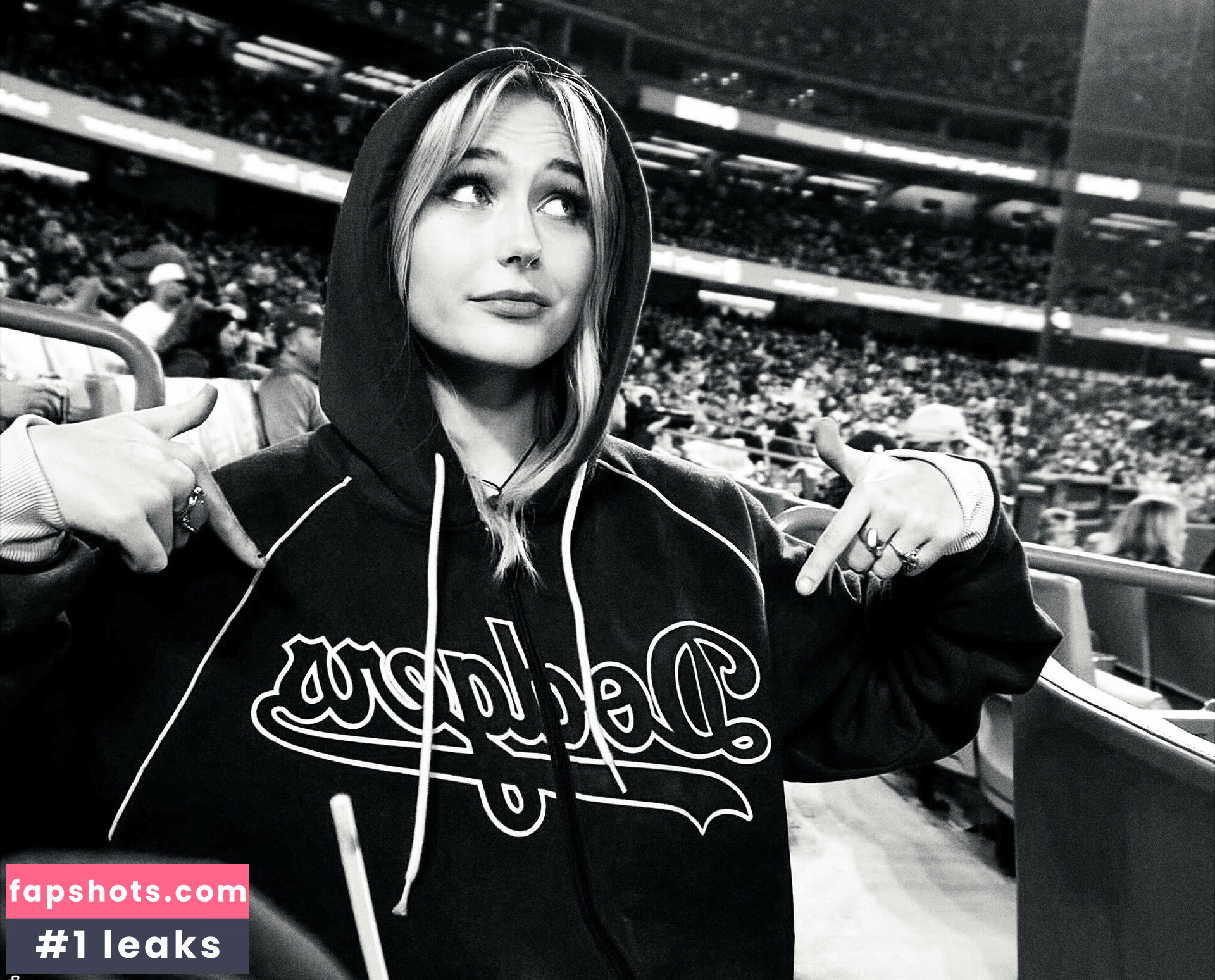 Alyvia Alyn Lind gallery photo #17