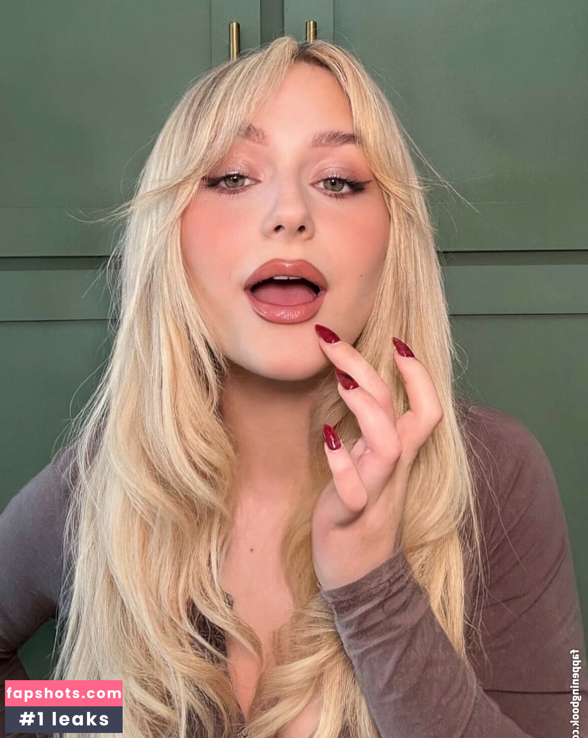 Alyvia Alyn Lind gallery photo #19