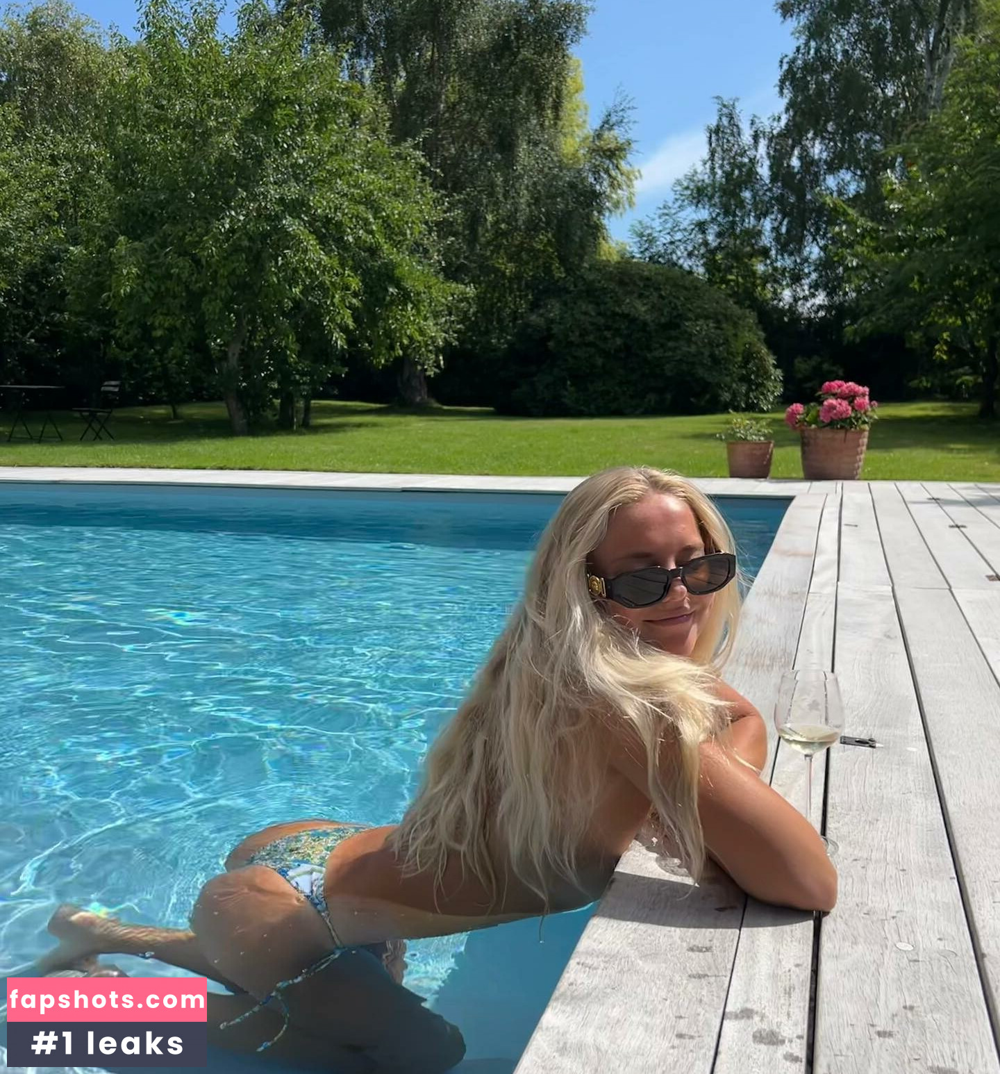 Amalie Mikkelsen gallery photo #7