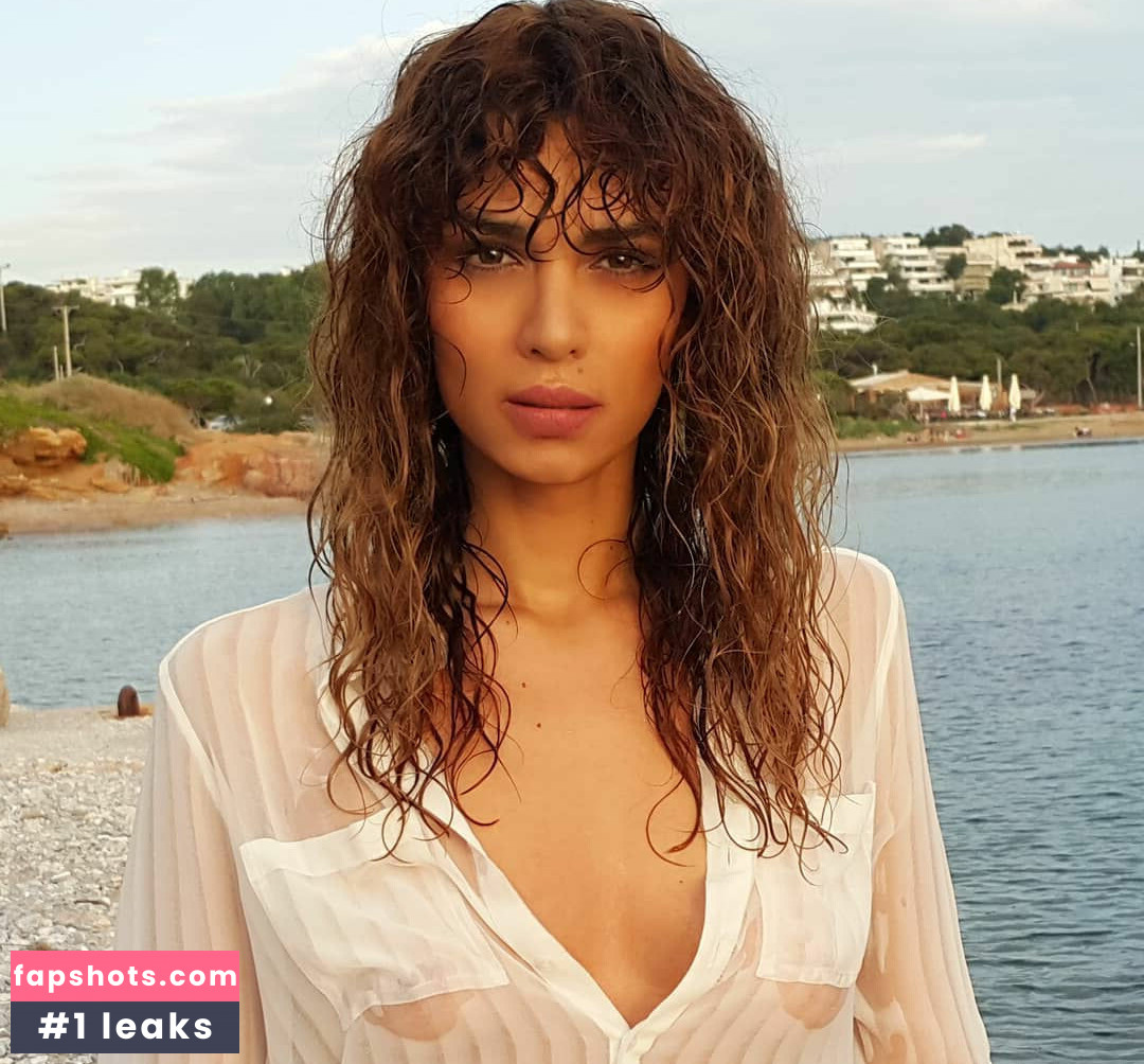 Amanda Chrishell gallery photo #2