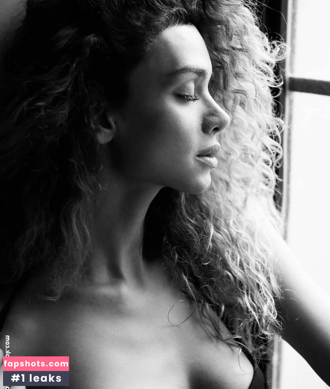 Amanda Chrishell gallery photo #3