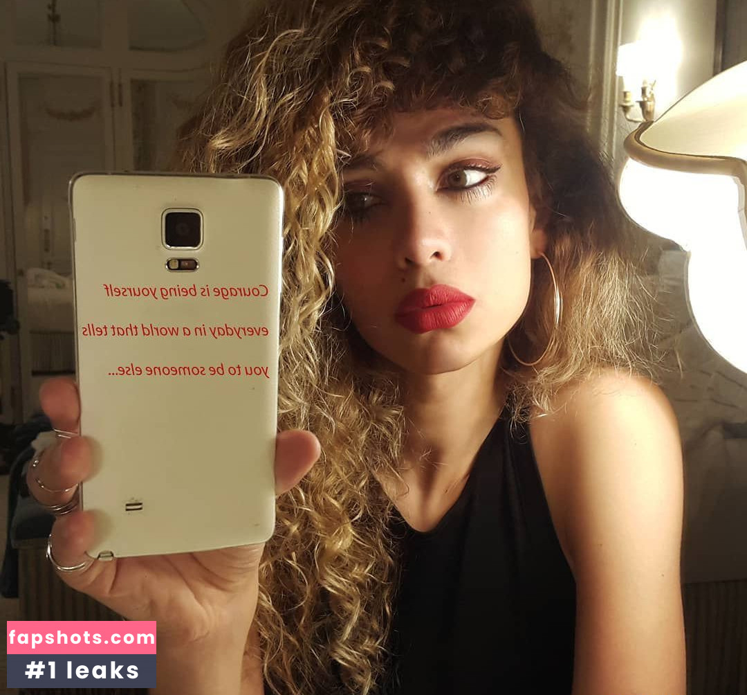 Amanda Chrishell gallery photo #21