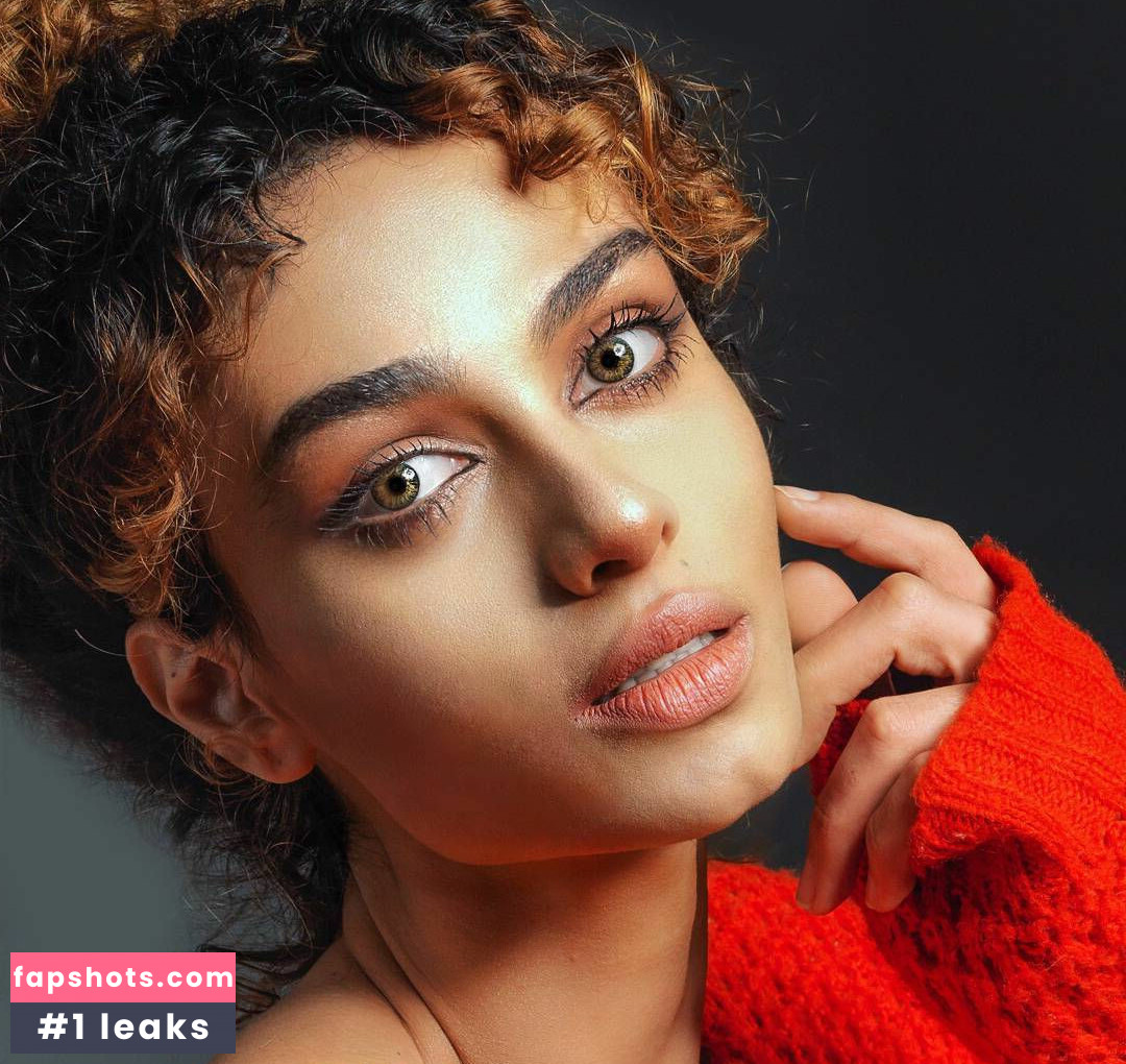 Amanda Chrishell gallery photo #9