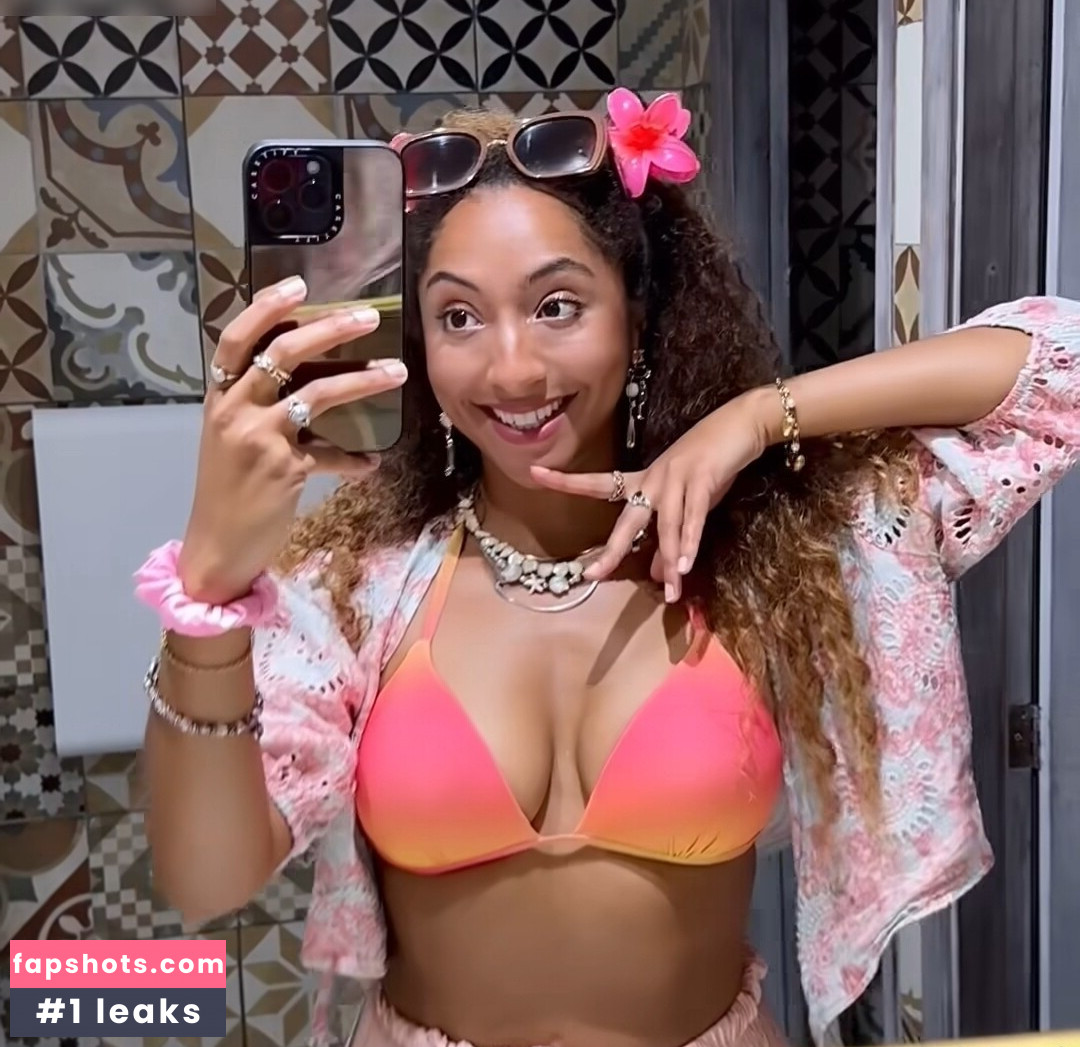 Amanda Ciss gallery photo #2