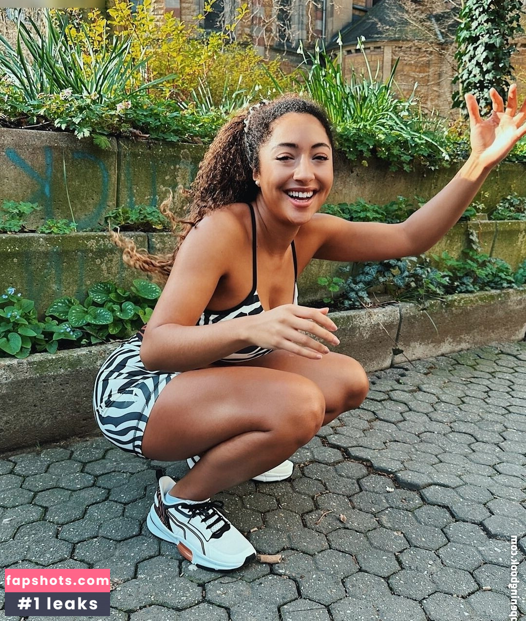 Amanda Ciss nude babe gallery