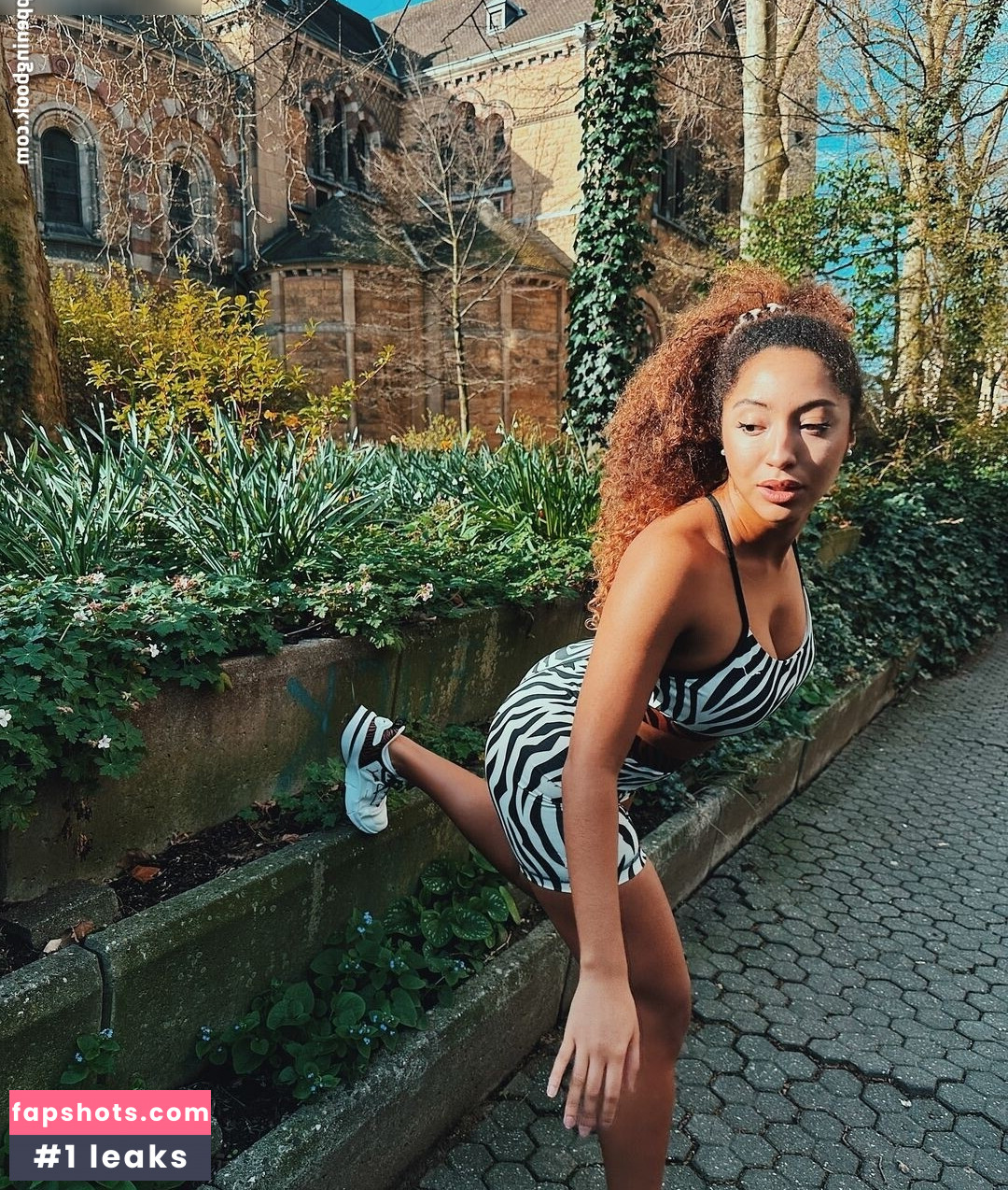 Amanda Ciss gallery photo #19