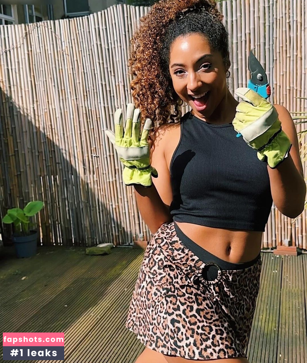 Amanda Ciss gallery photo #24