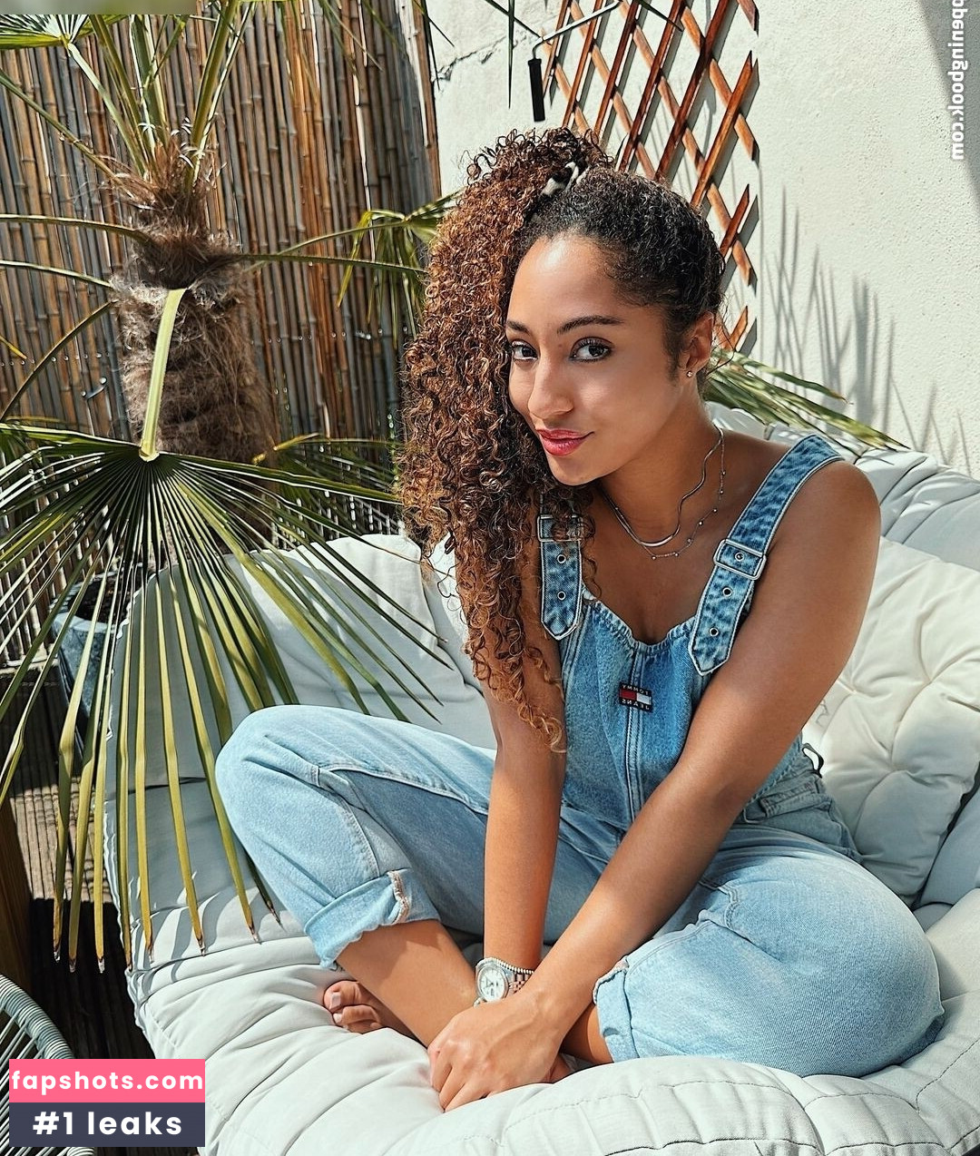 Amanda Ciss gallery photo #27