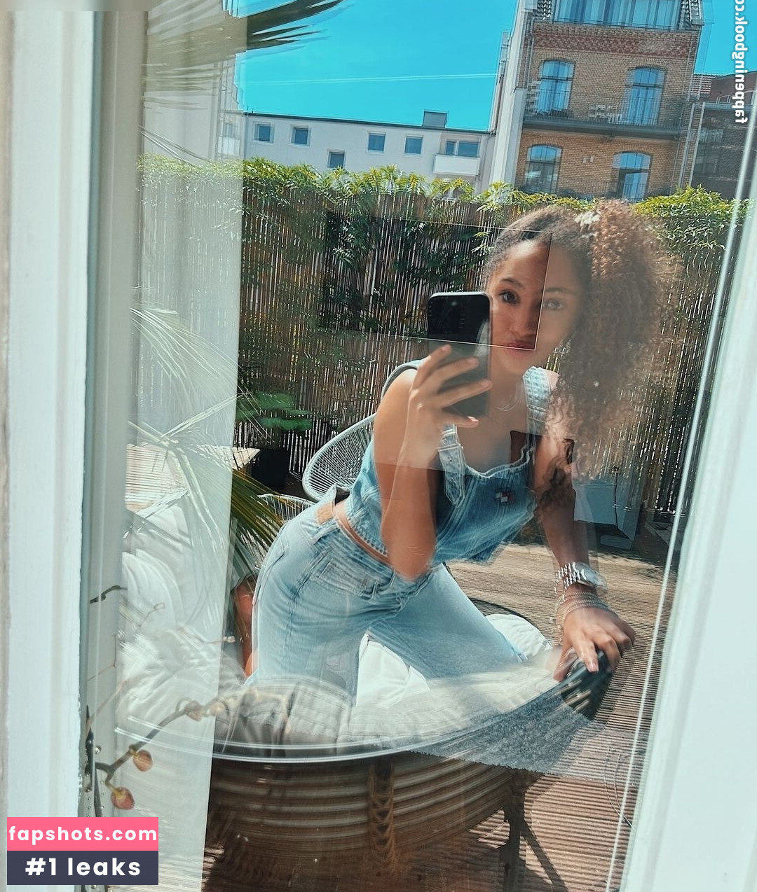 Amanda Ciss gallery photo #30