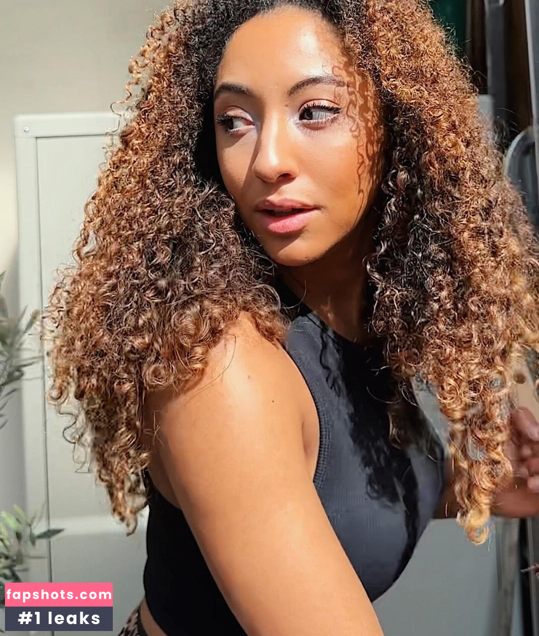 Amanda Ciss gallery photo #31