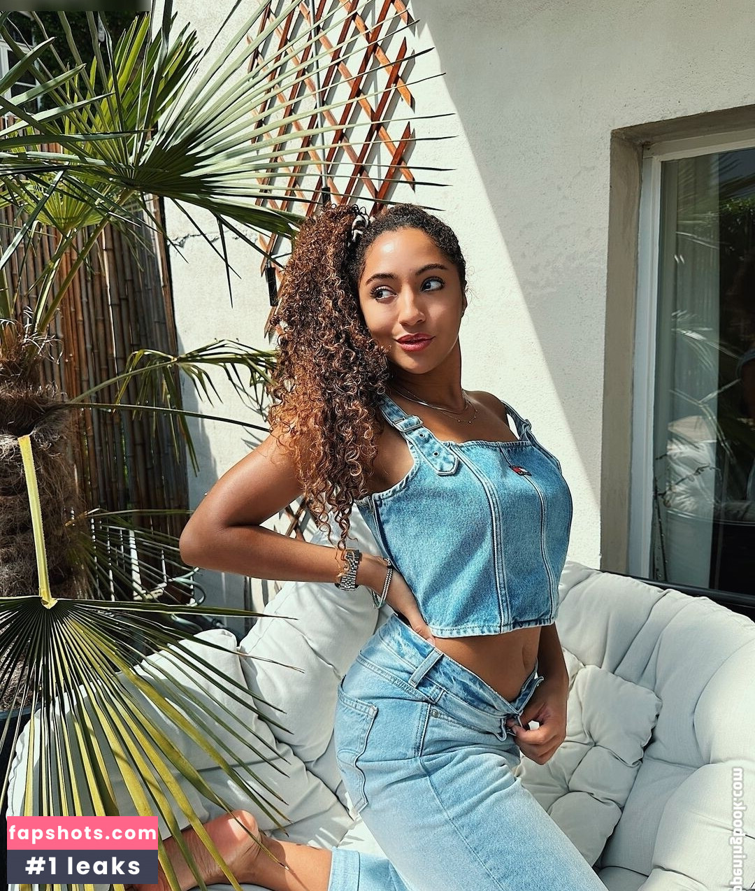 Amanda Ciss gallery photo #34