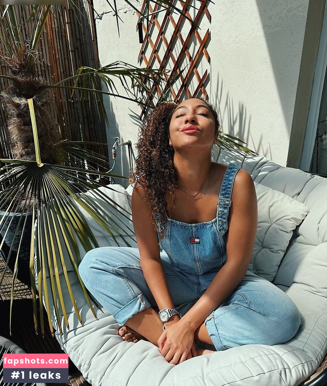 Amanda Ciss gallery photo #36