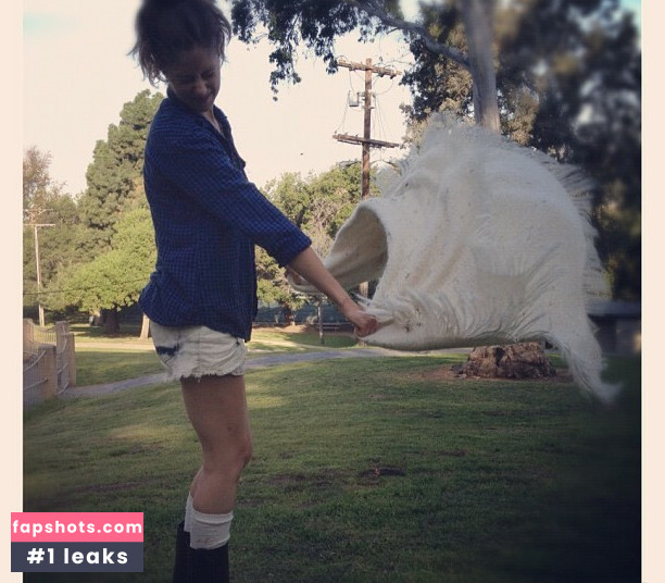 Amanda Crew Nude Leaks OnlyFans Photos #3 - LeakJerk