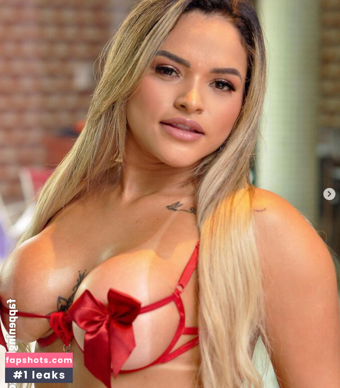 Amanda Freitas gallery photo #18