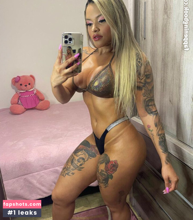 Amanda Freitas gallery photo #19